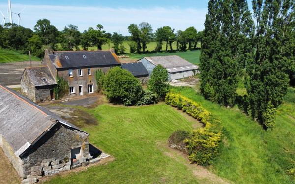 Maison à vendre    8 pièces • 237 m2 Rostrenen