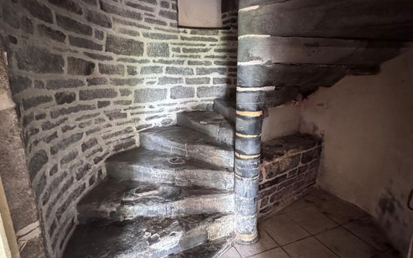 Maison à vendre    8 pièces • 237 m2 Rostrenen