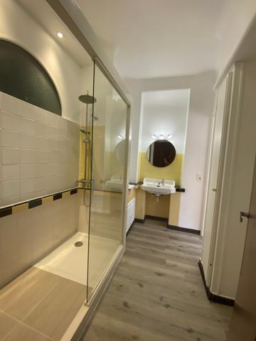 GRAND TYPE 4 PLACE BRIAND