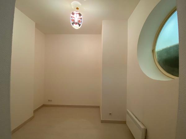 GRAND TYPE 4 PLACE BRIAND