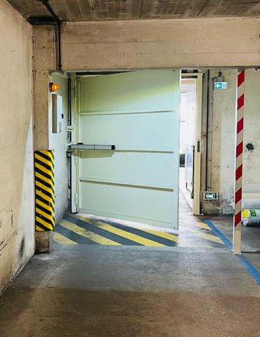 Neuilly-sur-Seine (92200) NEUILLY-SUR-SEINE - ACHILLE PERETTI - EMPLACEMENT DE PARKING EN REZ-DE-CHAUSSÉE