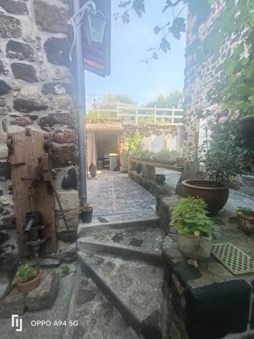 À vendre - Maison ancienne, 8 pièces située à Thueyts (07330)