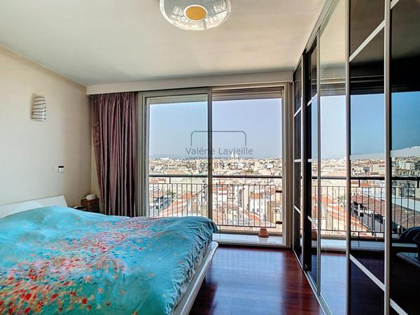 Marseille (13001) - BOURSE - VIEUX PORT - T4/5 lumineux - 91 m2 - Vue Panoramique et balcons