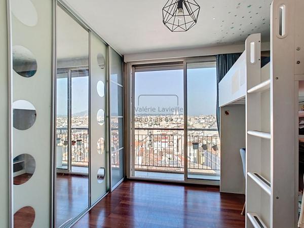 Marseille (13001) - BOURSE - VIEUX PORT - T4/5 lumineux - 91 m2 - Vue Panoramique et balcons