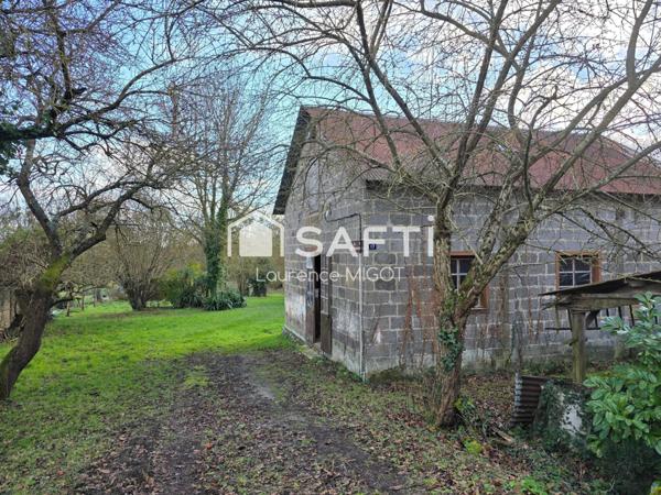 Grand potentiel dans rue calme, accès à la rivière
