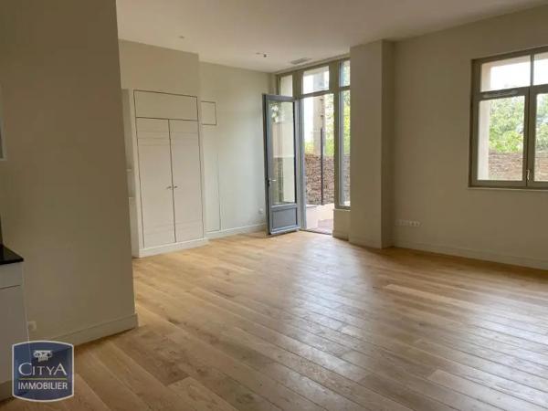 Appartement à louer 3 pièces 75.35m² Saint-Raphaël (83530)