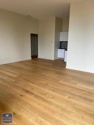 Appartement à louer 3 pièces 75.35m² Saint-Raphaël (83530)
