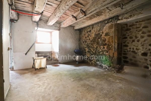 Maison de charme  de 104 m² - 4 pièces - 3 chambres ave cour et garage -  MAGNAC LAVAL (87)