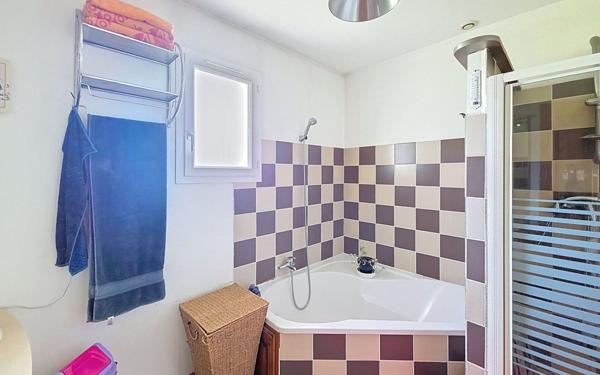 Maison à vendre    4 pièces •  Rochemaure