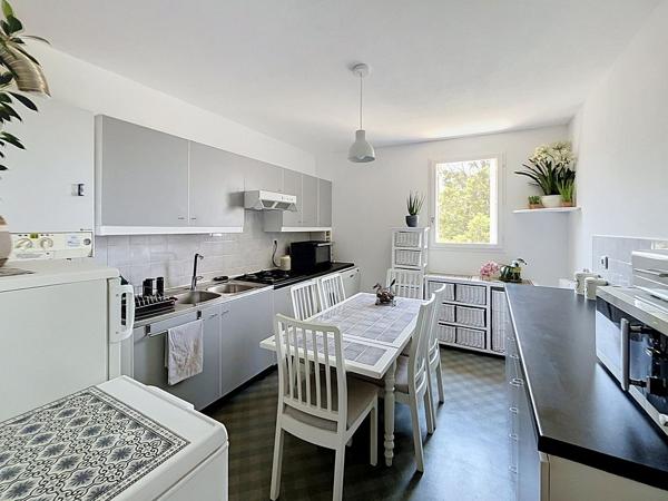 Appartement 3 pièces- AIX OUEST- DERNIER ETAGE- VUE DEGAGEE