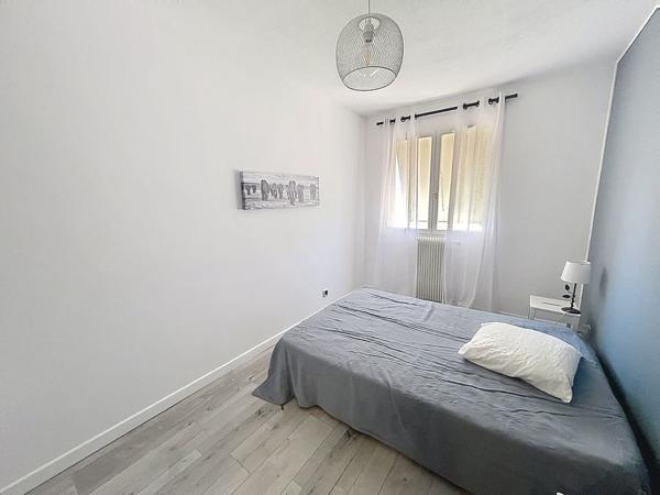 Appartement 3 pièces- AIX OUEST- DERNIER ETAGE- VUE DEGAGEE