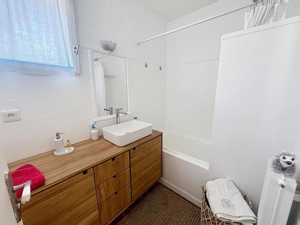Appartement 3 pièces- AIX OUEST- DERNIER ETAGE- VUE DEGAGEE