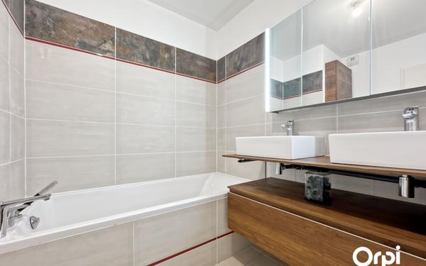 Appartement à vendre    4 pièces • 84,38 m2 Cogolin