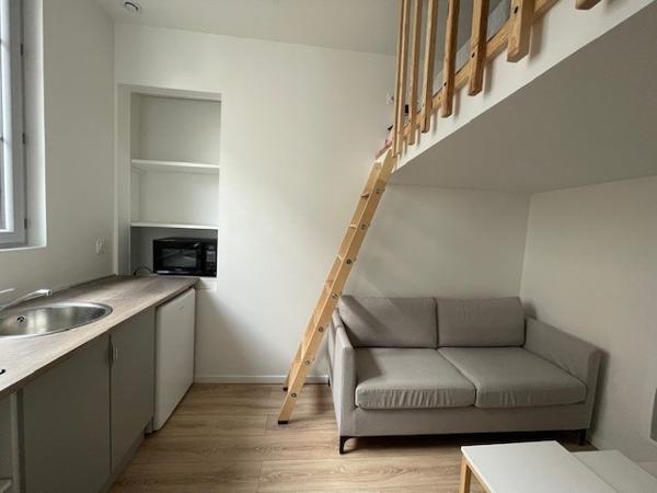 Studio avec mezzanine meublé !