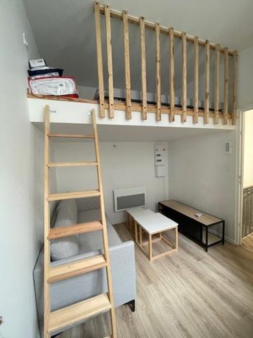Studio avec mezzanine meublé !