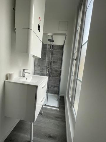 Studio avec mezzanine meublé !
