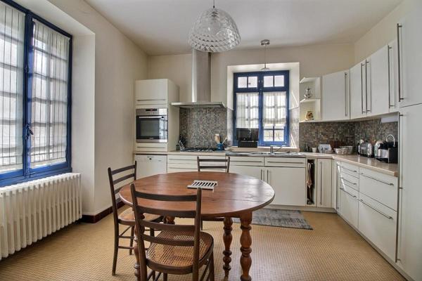 Brive Hypercentre : Maison de caractère 230m² avec Terrasse, 2 Garages + local pro 80m²