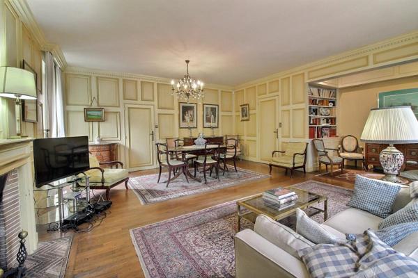 Brive Hypercentre : Maison de caractère 230m² avec Terrasse, 2 Garages + local pro 80m²