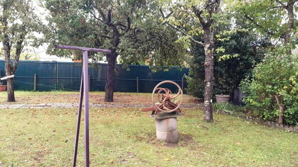 Pavillon 7 pièces 5 chambres + 1 bureau + 1 véranda. Sous-sol total + Garage. Jardin Proche bourg à pied. Vie de plain-pied possible.