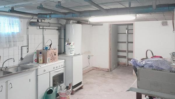 Pavillon 7 pièces 5 chambres + 1 bureau + 1 véranda. Sous-sol total + Garage. Jardin Proche bourg à pied. Vie de plain-pied possible.