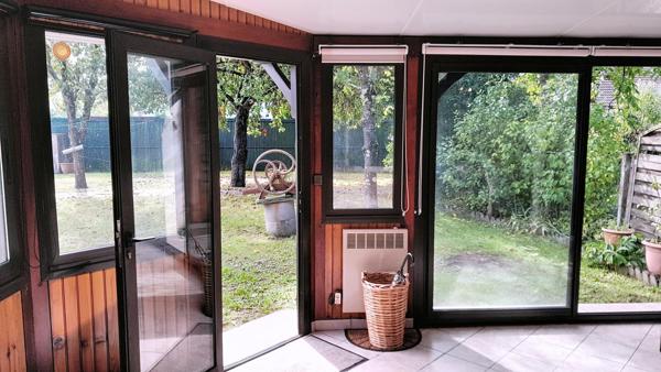 Pavillon 7 pièces 5 chambres + 1 bureau + 1 véranda. Sous-sol total + Garage. Jardin Proche bourg à pied. Vie de plain-pied possible.