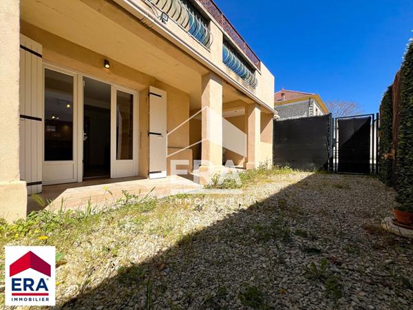 Rez-de-jardin rénové, tout à pied, extérieur et stationnement