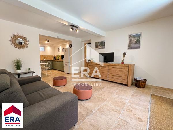 Rez-de-jardin rénové, tout à pied, extérieur et stationnement