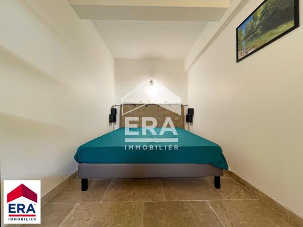 Rez-de-jardin rénové, tout à pied, extérieur et stationnement