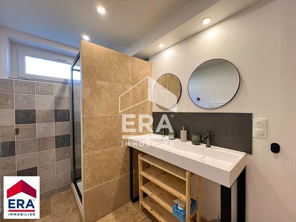 Rez-de-jardin rénové, tout à pied, extérieur et stationnement