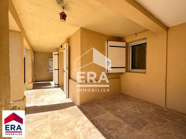 Rez-de-jardin rénové, tout à pied, extérieur et stationnement