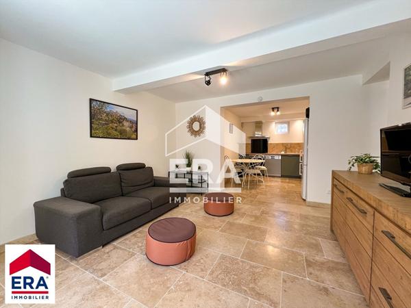 Rez-de-jardin rénové, tout à pied, extérieur et stationnement