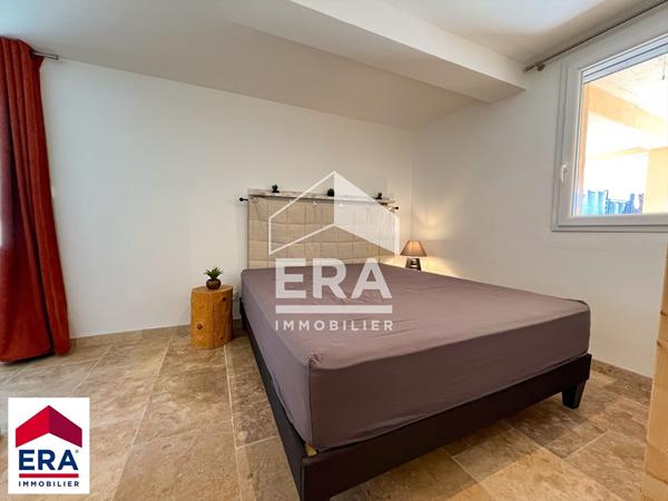 Rez-de-jardin rénové, tout à pied, extérieur et stationnement