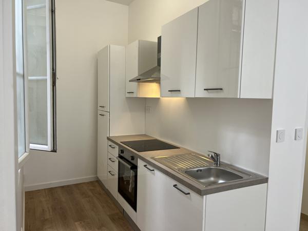 Élégant T2 rénové de 40 m² dans immeuble en pierre – À deux pas de la place Amédée Larrieu