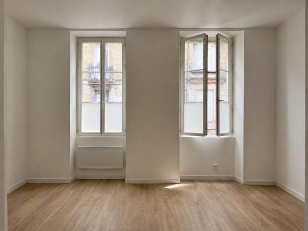 Élégant T2 rénové de 40 m² dans immeuble en pierre – À deux pas de la place Amédée Larrieu