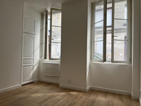 Élégant T2 rénové de 40 m² dans immeuble en pierre – À deux pas de la place Amédée Larrieu