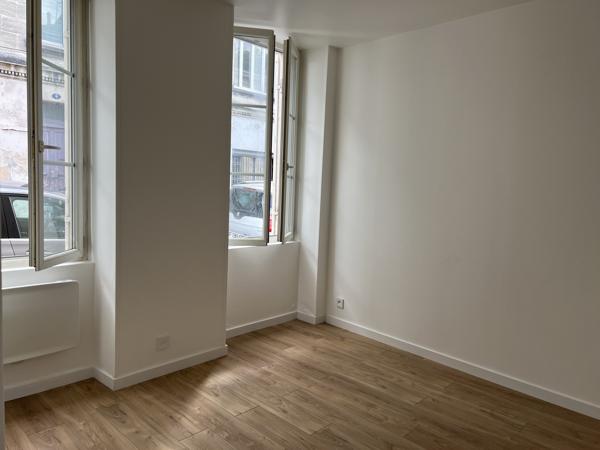 Élégant T2 rénové de 40 m² dans immeuble en pierre – À deux pas de la place Amédée Larrieu