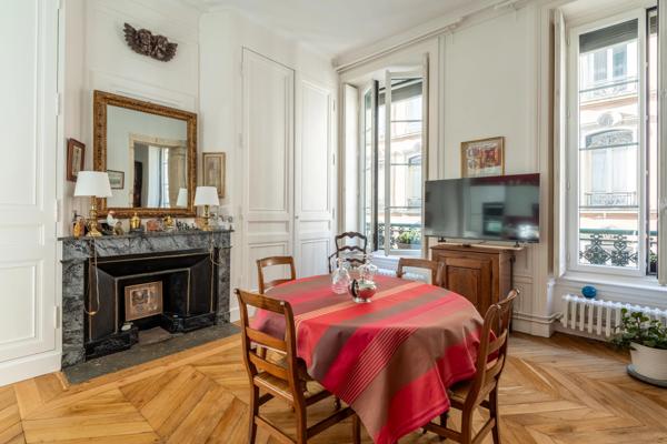 Lyon 2 - Ainay - Grand 6 pièces au 2ème étage de 172 m² - 4 chambres