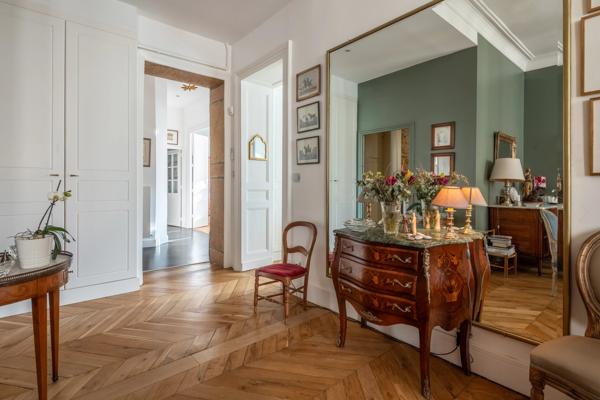 Lyon 2 - Ainay - Grand 6 pièces au 2ème étage de 172 m² - 4 chambres