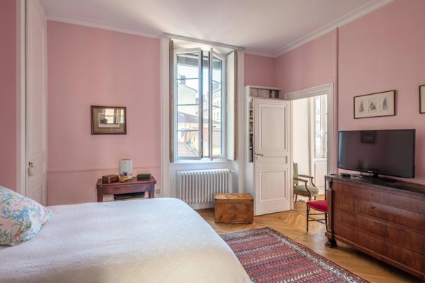 Lyon 2 - Ainay - Grand 6 pièces au 2ème étage de 172 m² - 4 chambres