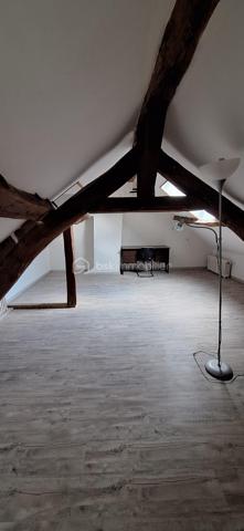 Situé sur la commune de Pressigny les Pins à 5 minute de la gare de NOGENT 
Au rez de chaussée : salon séjour avec grande cheminée ouverte , cuisine aménagée est équipé avec accès jardin , salle de bain avec douche est baignoire ,WC, chambre , coin bureau et dressing.
Attenant à la maison grand garage avec grenier.
A l'étage palier desservant 2 chambres .

Terrain attenant de 400 m²

En face de la maison 2 terrains 1 de 800m² l'autre de 200m²