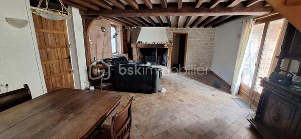 Situé sur la commune de Pressigny les Pins à 5 minute de la gare de NOGENT 
Au rez de chaussée : salon séjour avec grande cheminée ouverte , cuisine aménagée est équipé avec accès jardin , salle de bain avec douche est baignoire ,WC, chambre , coin bureau et dressing.
Attenant à la maison grand garage avec grenier.
A l'étage palier desservant 2 chambres .

Terrain attenant de 400 m²

En face de la maison 2 terrains 1 de 800m² l'autre de 200m²