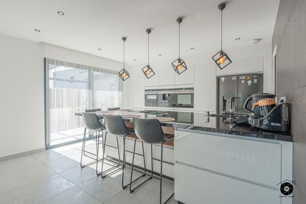 Maison Angers / Saint-Barthélemy-d'Anjou 202m2 de 7 pièces