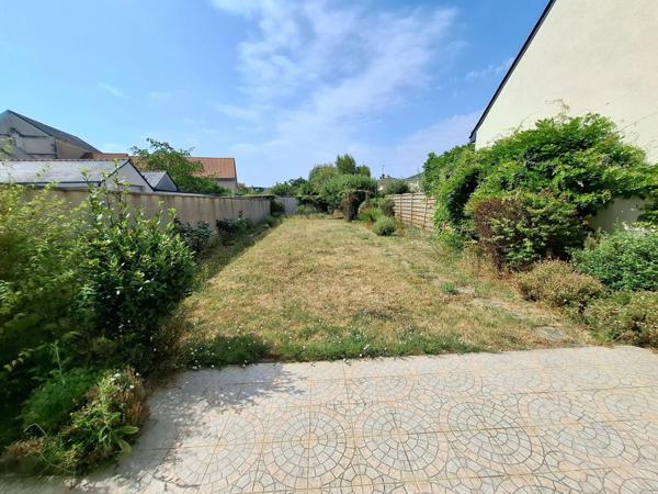 MONTREUIL JUIGNE, PLEIN CENTRE, 3 CHAMBRES