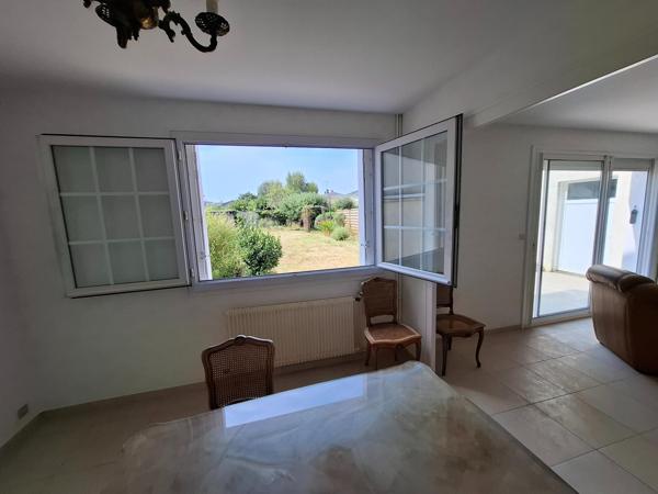 MONTREUIL JUIGNE, PLEIN CENTRE, 3 CHAMBRES