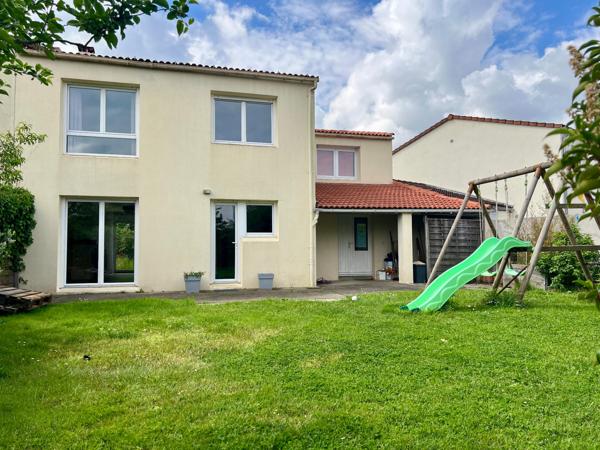 Maison 5 pièces de 111 m² à La Roche-sur-Yon avec 4 chambres - Saint André d'Ornay