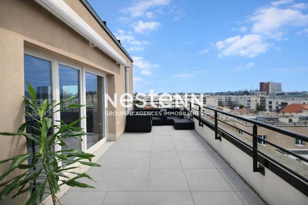 proche TRAMWAYS : MAGNIFIQUE T4 en toit terasse sans vis à vis