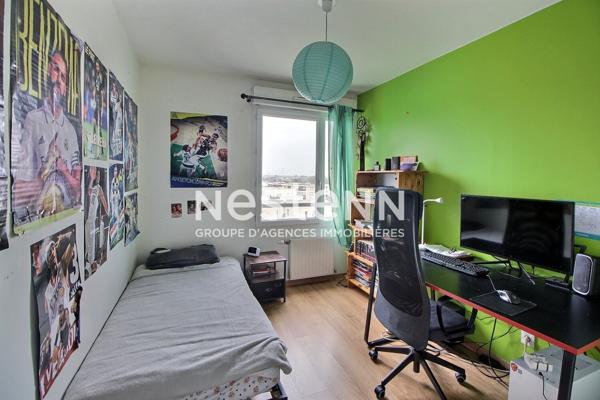 proche TRAMWAYS : MAGNIFIQUE T4 en toit terasse sans vis à vis