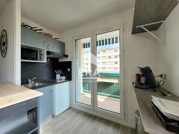 LOCATION - BILLERE TONKIN : T1 meublé de 20 m² avec balcon et parking