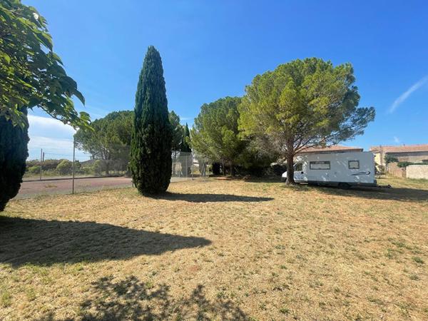 Terrain constructible de 3824 m2 à vendre sur Homps