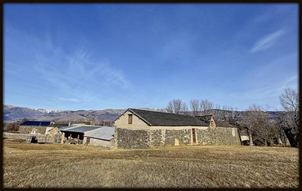 Saillagouse (66800) MAGNIFIQUE CORPS DE FERME